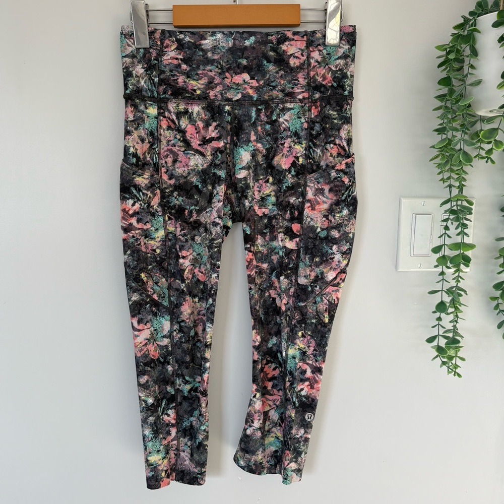Lululemon Fast & Free Crop Leggings Size 6 Floral Abstract Side Pockets⁠